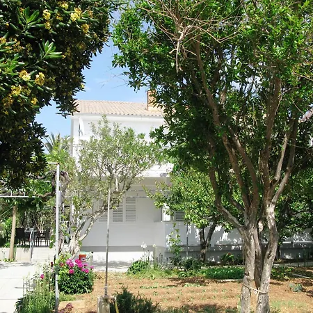 Apartment By The Sea Barbat, Rab - 24217 Rab Town